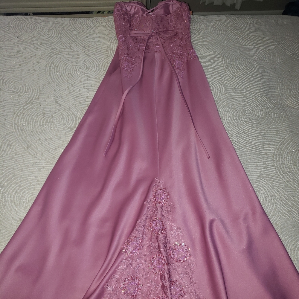 Dress - Picture 3 of 3
